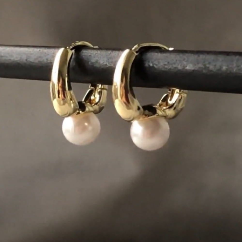 🤍Insta hoop pearl earrings - Picture 4 of 4